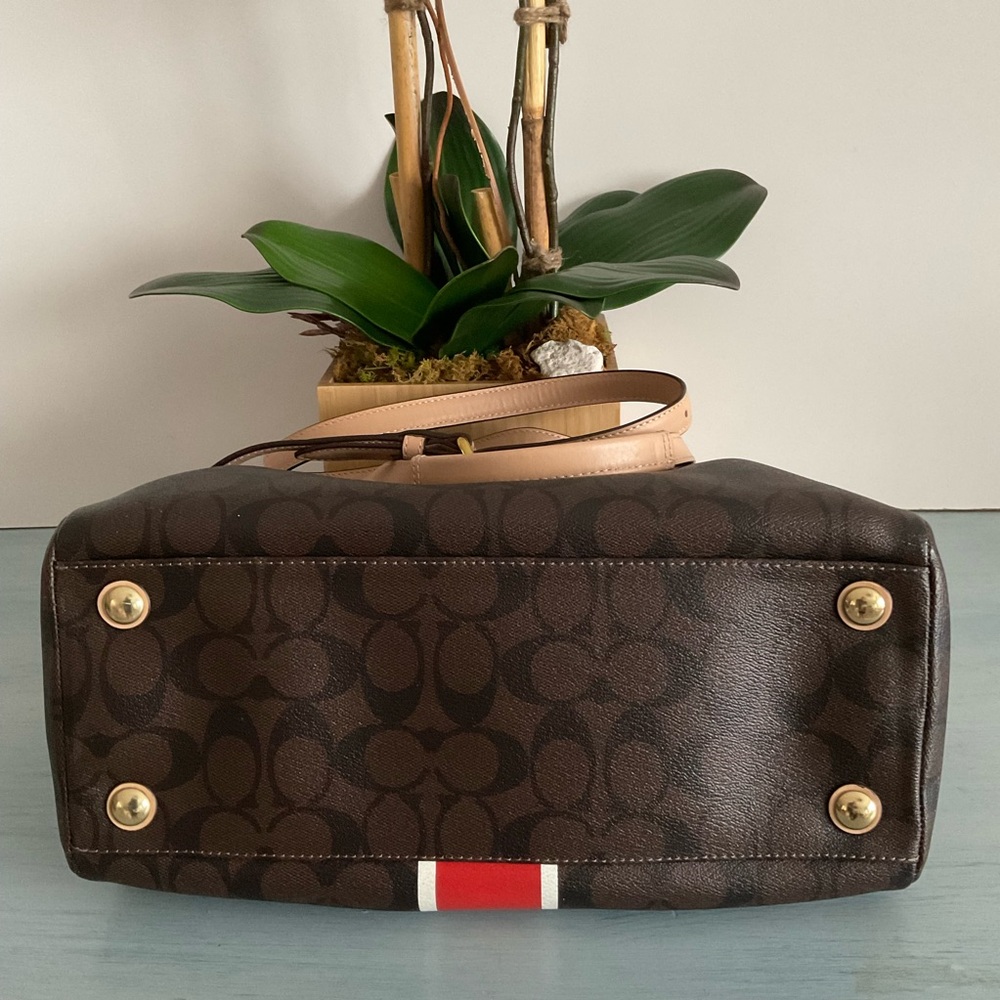 Coach Bag with Red Interior - Picture 6 of 6